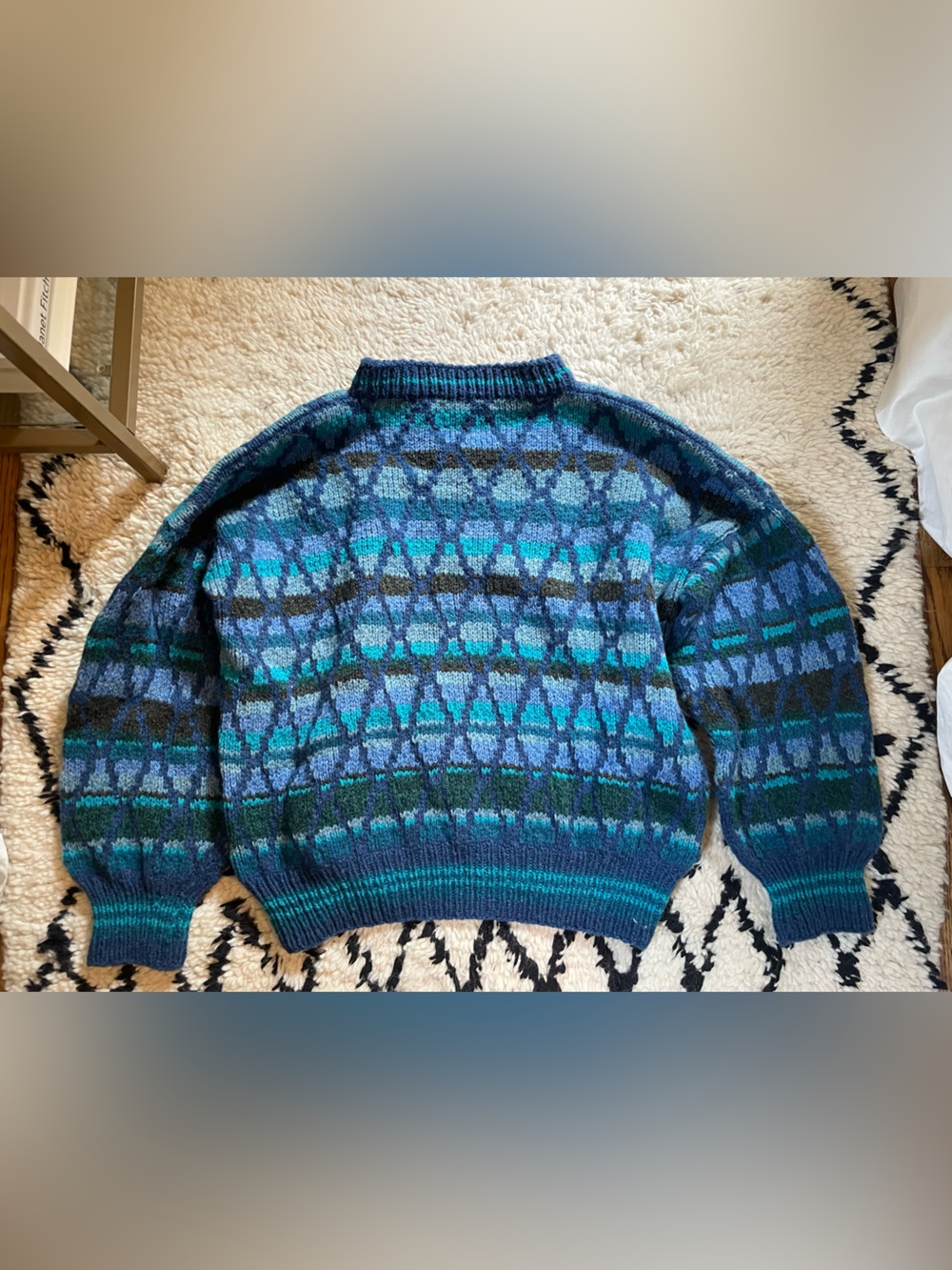 Beautiful vintage hand knit sweater